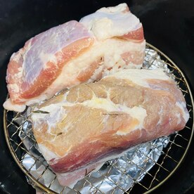 燻製鍋で 無添加の自家製ベーコン レシピ 作り方 By Chero Mari 楽天レシピ 燻製鍋で 無添加の自家製ベーコン レシピ 作り方 By Chero Mari 楽天レシピ